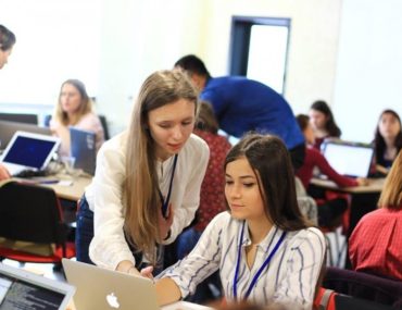 program-de-instruire-pentru-fete-920x613-920x613