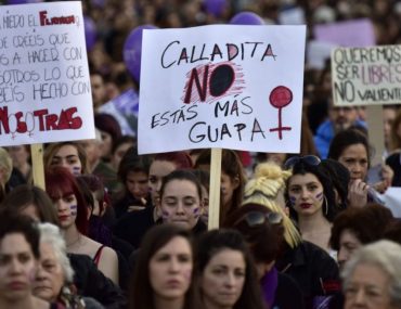 zeci-de-mii-de-persoane-au-protestat-n-spania-mpotriva-violen-ei-asupra-femeilor-51988-1543168690
