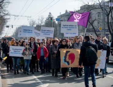marsul-feminist-8-martie-920x614